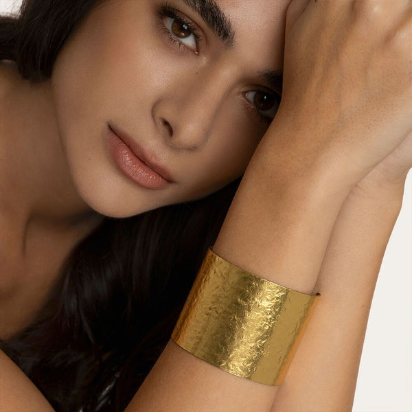 Brazalete Banda Martillada Non Solo Bella